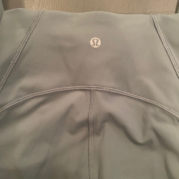 Like new lululemon leggings - Picture 6 of 6